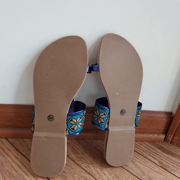 One toe T strap flat sandal - Picture 4 of 4